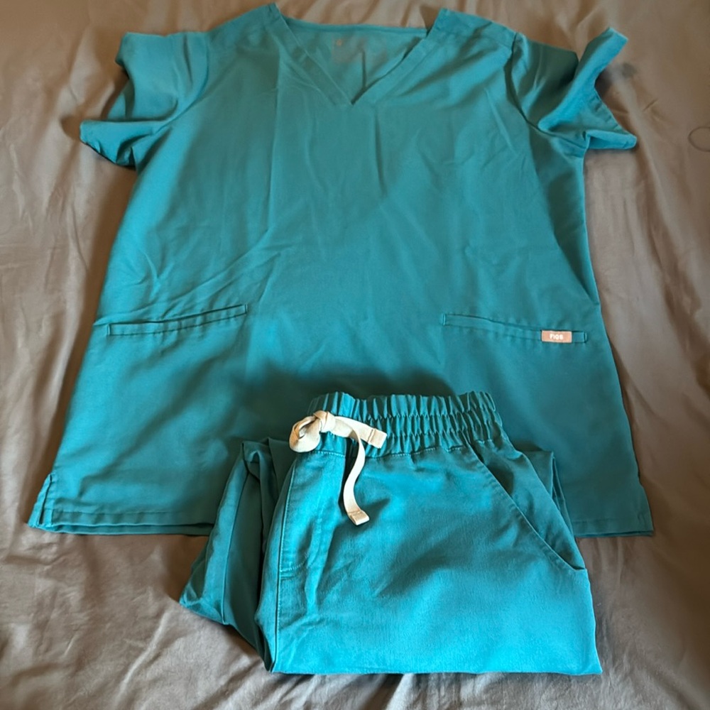 Blue Figs L/P joggers and large two pocket top